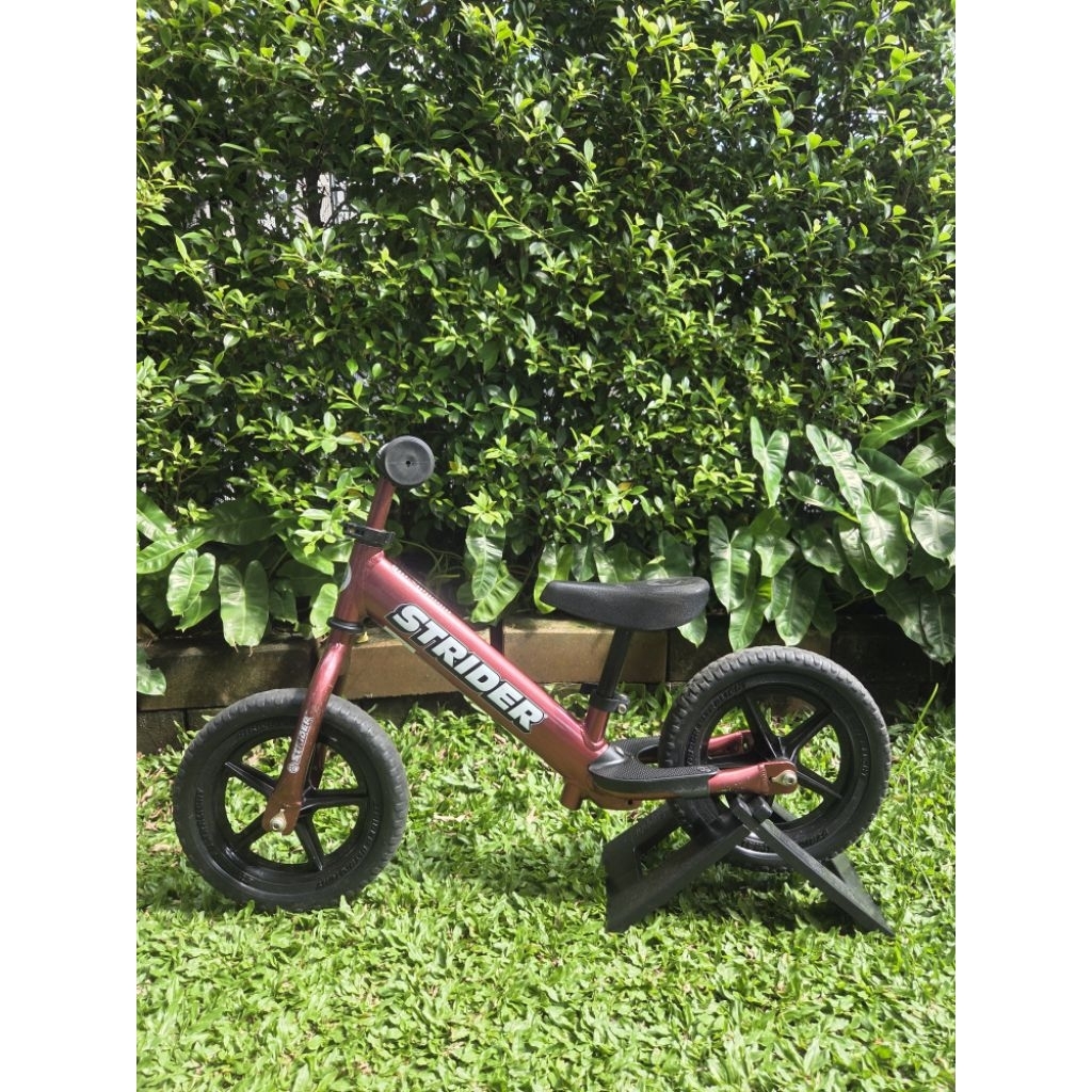จักรยานขาไถ Strider Pro สีแดง