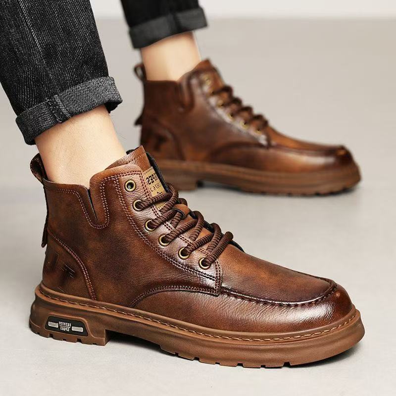 รองเท้าบูทมาร์ตินของผู้ชาย พื้นรองเท้าหนาและทนต่อการสึกหรอ ระบายอากาศได้และเป็นแฟชั่น  มี 2 ​​สีให้เลือก