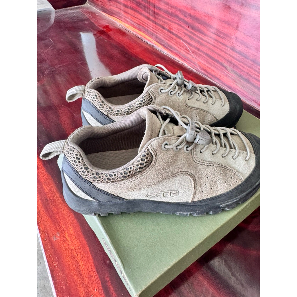 รองเท้า ยี่ห้อ KEEN (มือสอง)