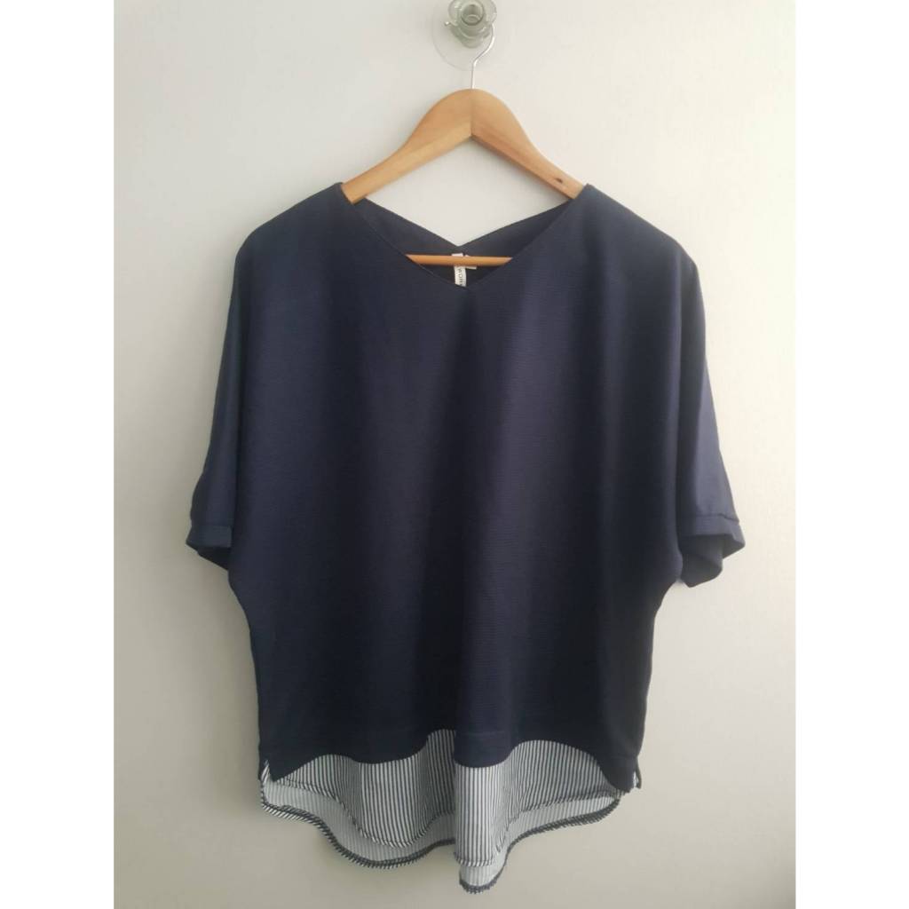 เสื้อโพลีเนื้อวาฟเฟิล แต่งชายคอตตอน HK Works London LL สีกรมท่าคอวี 50/26