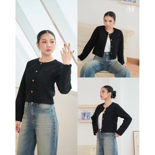 OSLO BLAZER เสื้อเบลเซอร์ผ้าลูกฟูกเนื้อกลาง ดีเทลแต่งกระดุมและกระเป๋าที่ด้านหน้า ใส่ซับในทั้งตัวและแขน