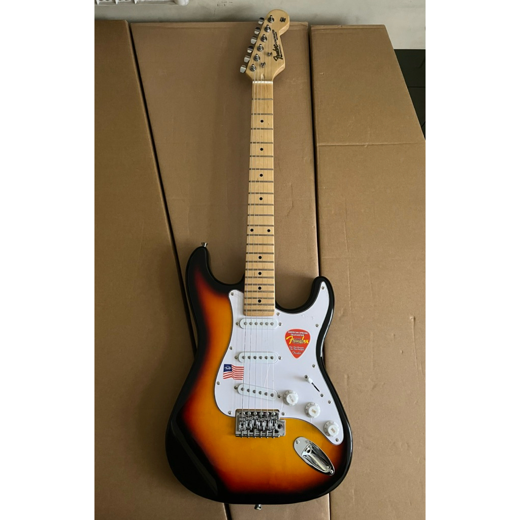 กีต้าร์ไฟฟ้า Fender Stratocaster ( พร้อมส่งในไทย )