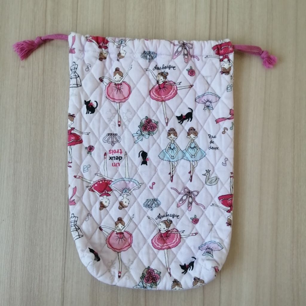 ถุงผ้าสีชมพูอ่อนลายผู้หญิงเต้นบัลเลย์ ผ้าแบบหนามีนวม 30x20 cm. ใบใหญ่ใส่หนังสือได้ เชือกรูดได้2ฝั่ง 