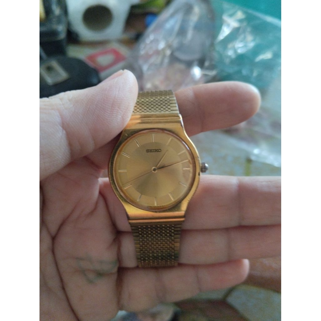 Seiko รุ่น 7N01-6H10 นาฬิกาควอตซ์แบบวินเทจ 23cm.