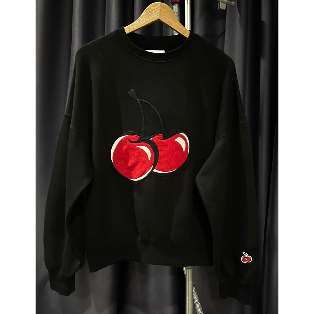 Kirsh sweater🍒 สเวตเตอร์เชอร์รี่สีดำ แท้💯 งานปัก
