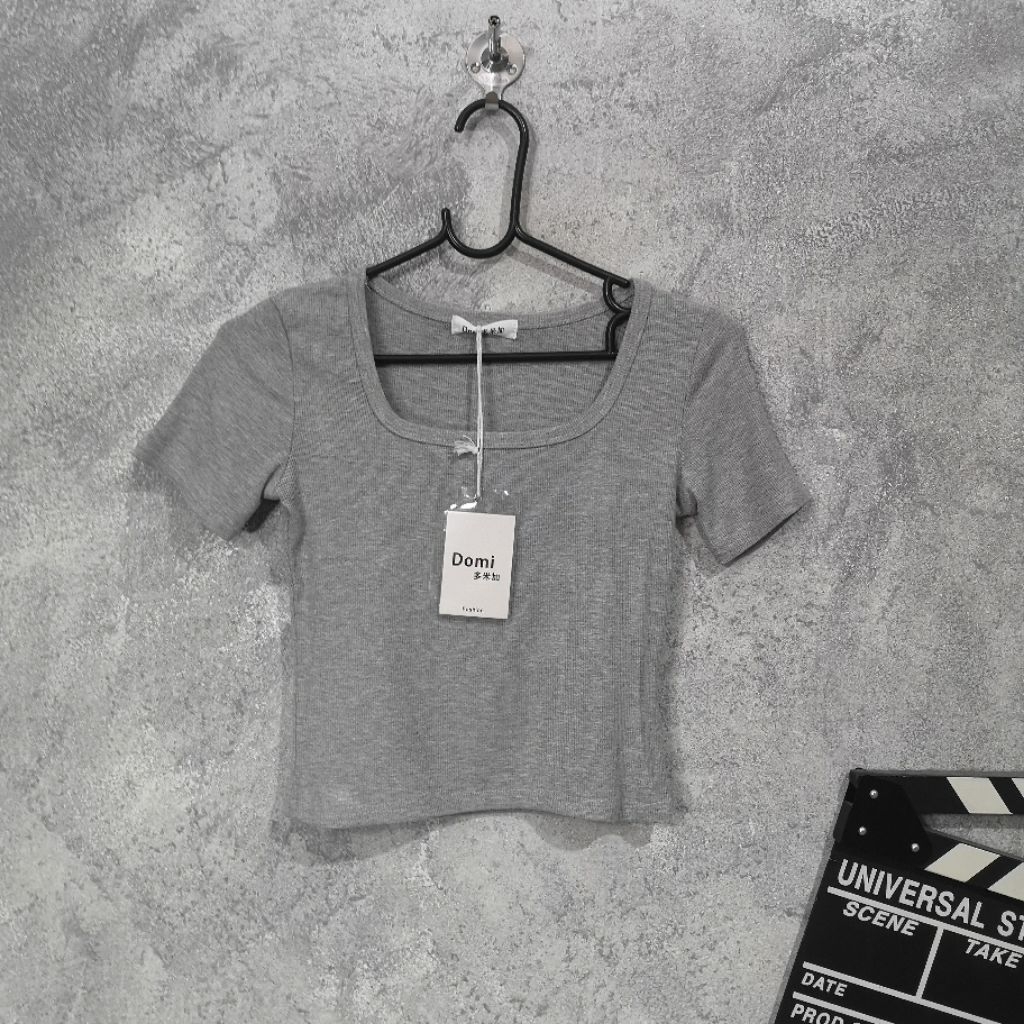 ผ้ามือหนึ่ง เสื้อครอปแขนสั้น Domi
