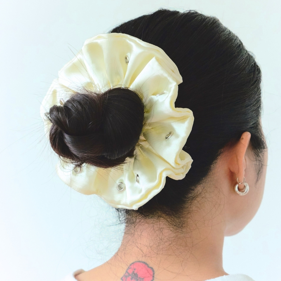 สครันชี่ Handmade ไซส์ XL ดีไซน์สีพื้น ตกแต่ง Studs - รูปที่ 5