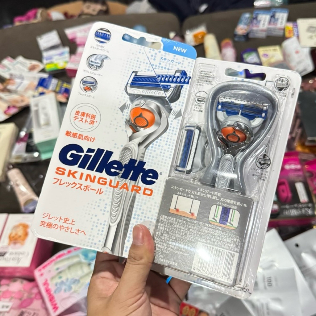 [ราคาปกติ 1000+] Gillette® SkinGuard Men's Razor Flex Handle + 1 Blade Refill Cartridges