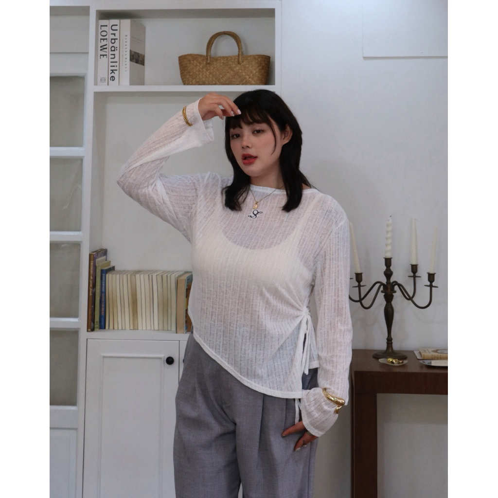 SS Daily Top เสื้อแขนยาวผ้ายืด (ซีทรูนิดๆ) ใส่สบาย ชายปาด พรางหุ่นสุดๆ ปักโลโก้ ไซซ์สาวอวบ - รูปที่ 3