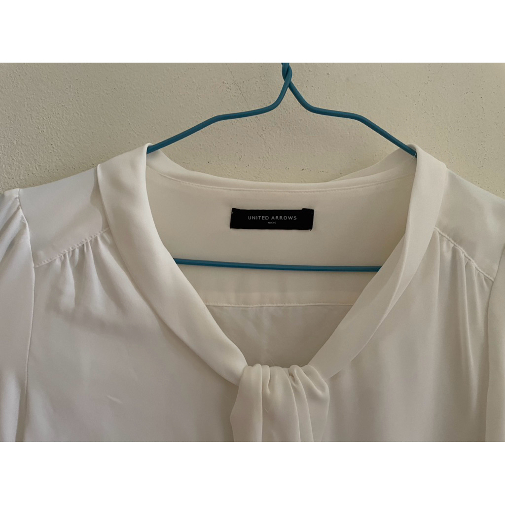 เสื้อสีขาว UNITED ARROWS