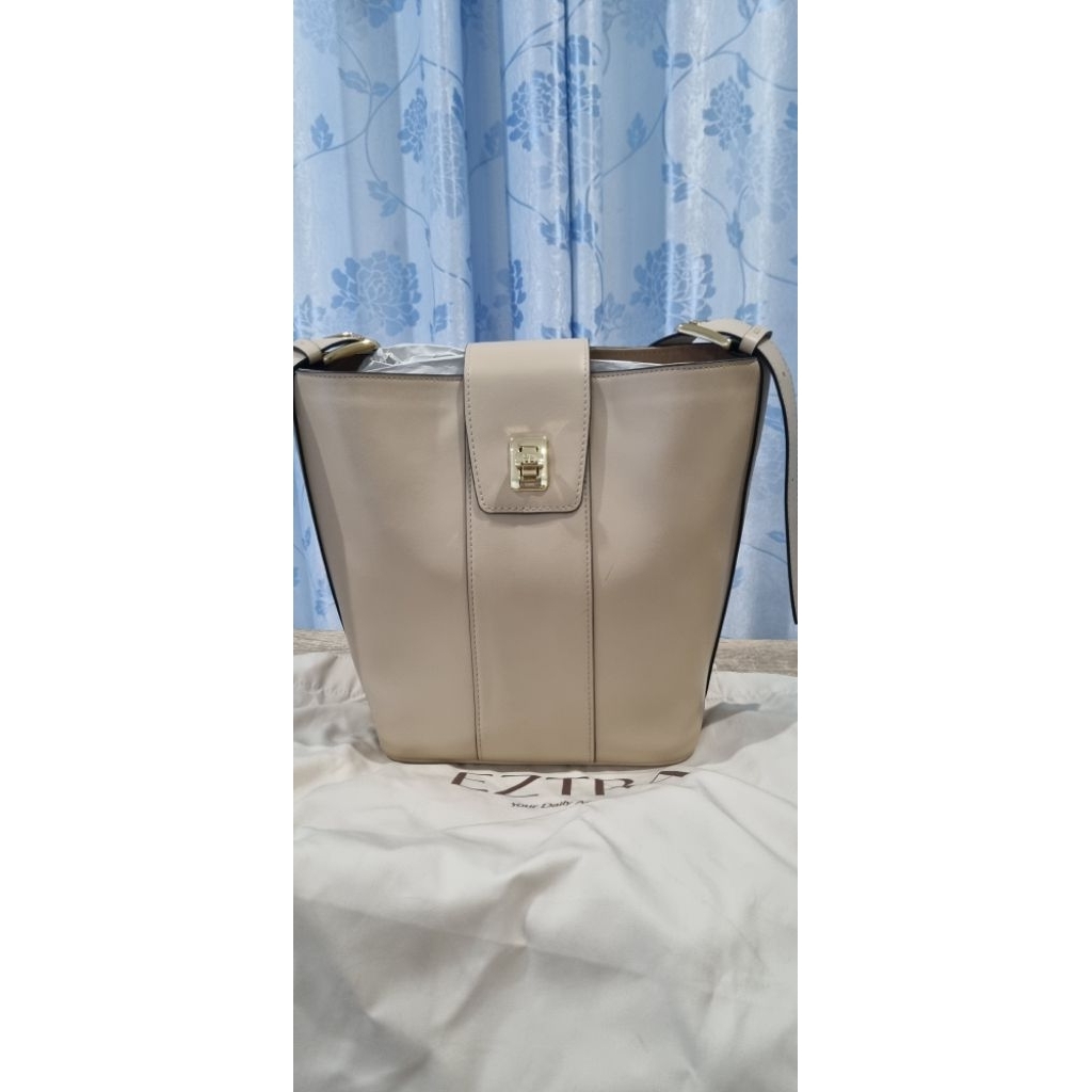 กระเป๋าeztraสีsandทรงถัง