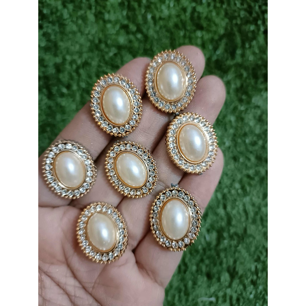 เกสรมุกเทียมขอบทอง 18*22มิล ถุงละ60ชิ้น ราคา120บาท