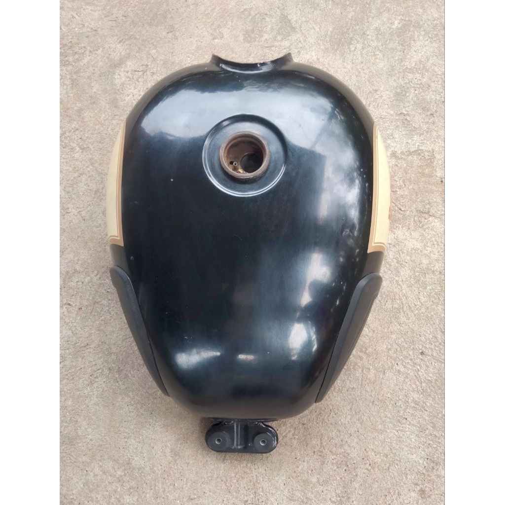 ถังน้ำมัน มือ2 สภาพดี Royal Enfield RE500 / Classic 500