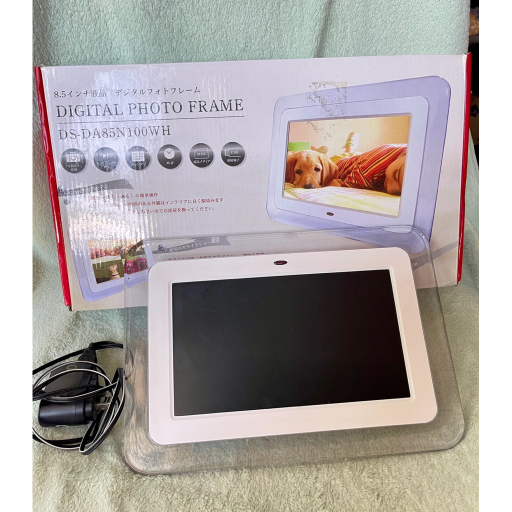 กรอบรูปแบบดิจิตอล  Digital Photo Frame DS-DA85N100WH มือ2 จากญี่ปุ่น สภาพใหม่
