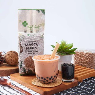 ไข่มุกดำ กลิ่นบราวน์ชูก้าร์ 1000 กรัม ต้ม 20 นาที เคี้ยวมันส์ ถุงใส ตรา Triple leaf สำหรับชานมไข่มุก