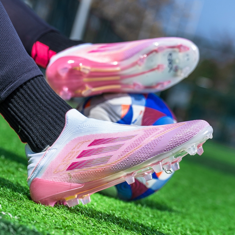 รองเท้าฟุตบอล แข็งแรงทนทาน ดีไซน์หน้าผ้ารองเท้าไร้รอยต่อ พื้นรองเท้ากันลื่น FG เหมาะสำหรับการฝึกซ้อม แข่งขัน เข้าเรียน แ