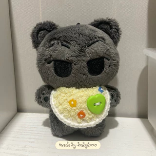 ( พร้อมส่ง ) ผ้ากันเปื้อนไหมพรม | ชุดตุ๊กตา 10 cm