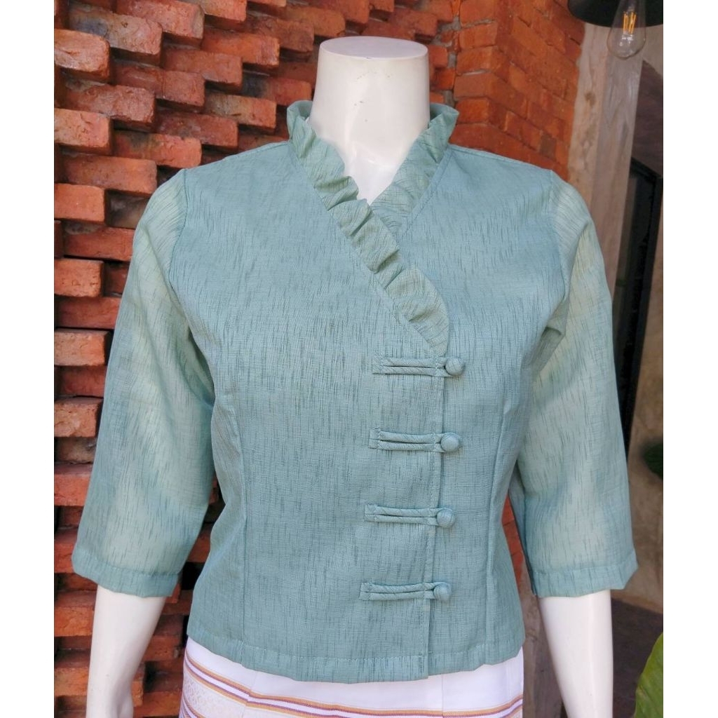 เสื้อผ้าใยสับปะรด แบบคอระบาย แขน 4 ส่วน