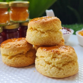 Scone สโคน เนยสดแท้ ขนาด 4 ชิ้น + แยม.