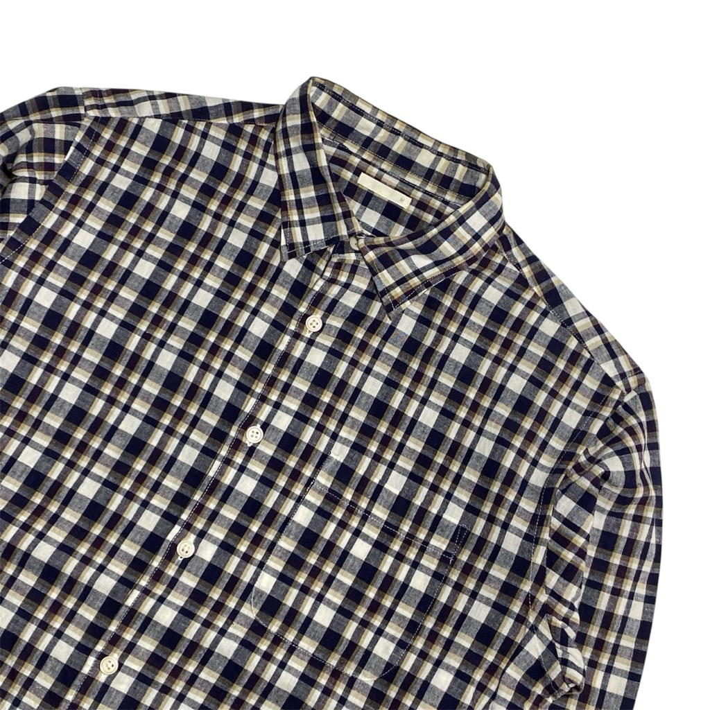 เสื้อเชิ้ตคอปกแขนยาวแบรนด์ GU มือสองสภาพใหม่เอี่ยม