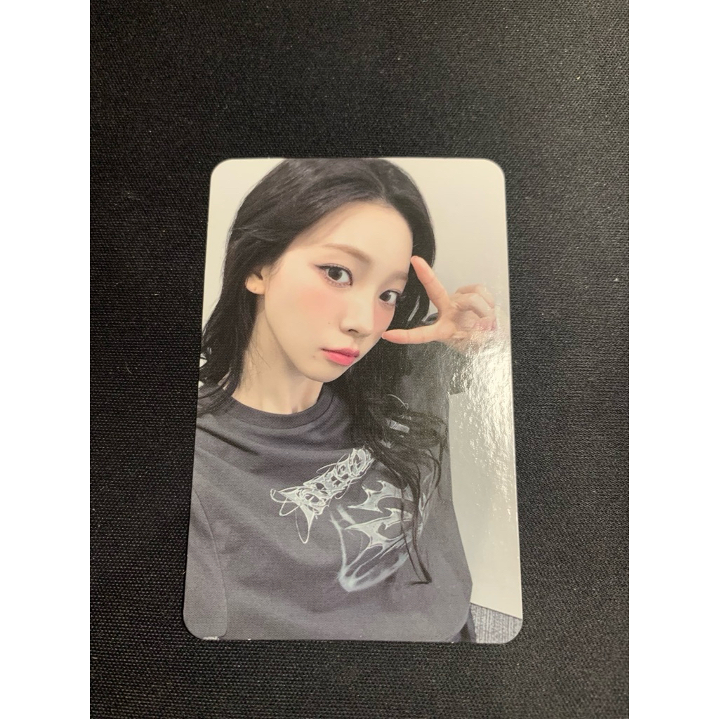 [Official] Aespa Karina T-Shirt Photocard – Armageddon (มีตำหนิรอยเล็บ/ขนแมว)