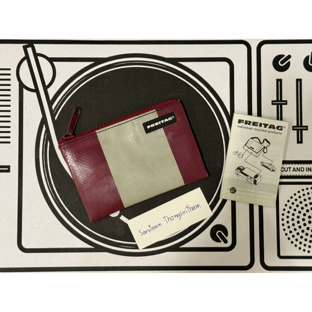 FREITAG BLAIR F05 🩷🤍 (สีเทาแดงเลือดหมู)