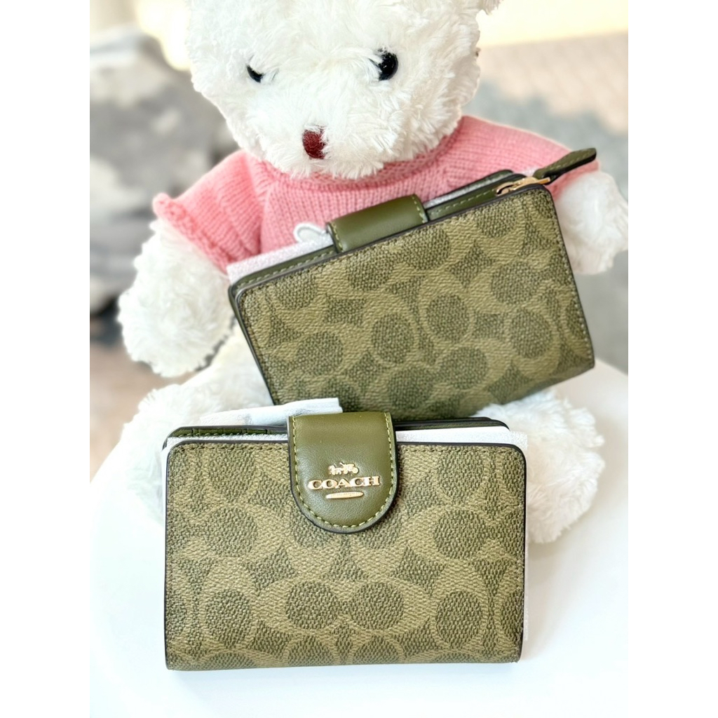 New กระเป๋าสตางค์ กระดุม  MEDIUM CORNER ZIP WALLET IN SIGNATURE CANVAS CW786