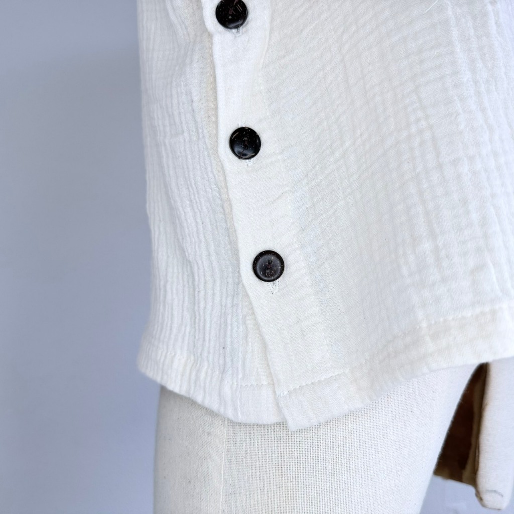 เสื้อแขนกุด เสื้อกั๊ก เสื้อแขนกุดผ้าสาลู ผ้าฝ้ายสาลูสองชั้นอบย่น แต่งกระดุมข้าง ผ้านุ่มมาก ใส่สบาย - รูปที่ 7