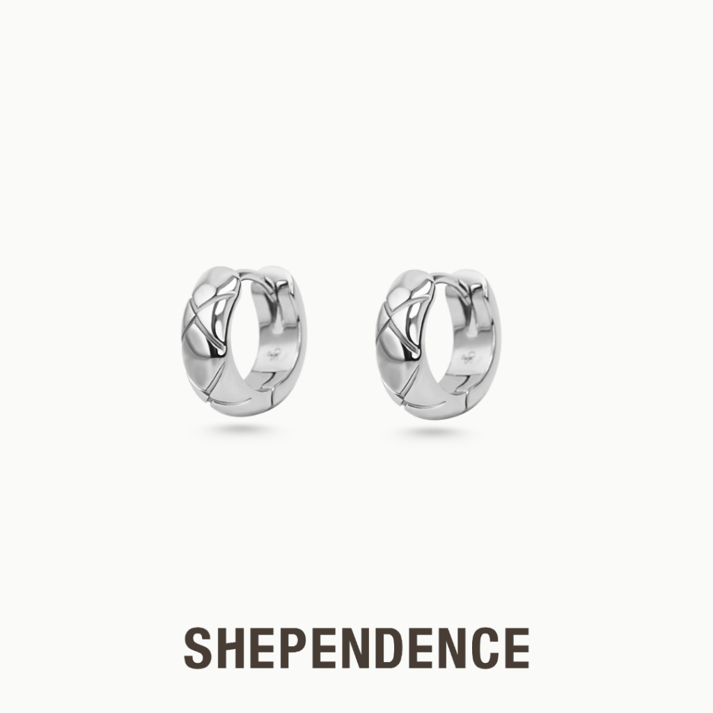 SHEPENDENCE ต่างหูห่วง Huggie ไขว้ สีเงิน S925 คลาสสิก มินิมอล
