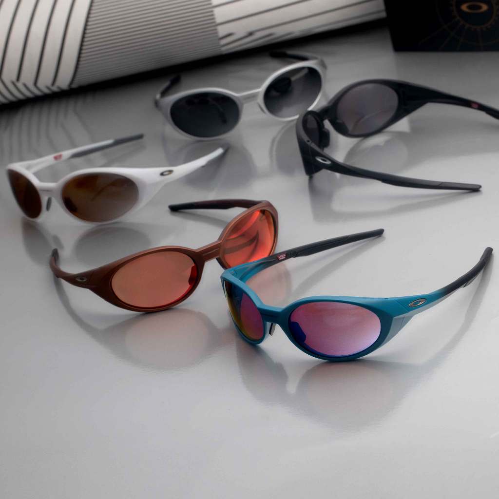 แว่นกันแดด Oakley รุ่น  Eyejacket Redux OO9438 (สินค้าประกัน 2 ปีจากแบรนด์)