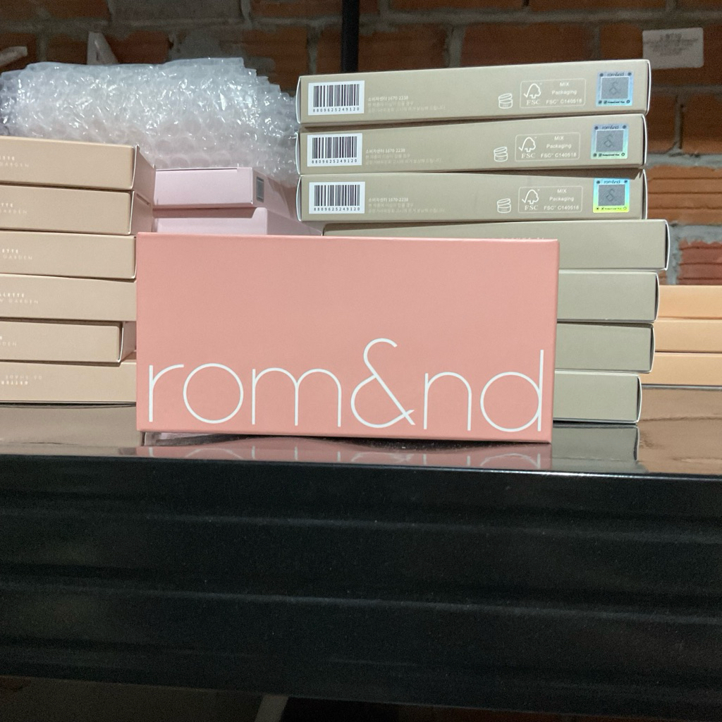 (กดในไลฟ์เหลือ343฿)(ของแท้)rom&nd BETTER THAN PALETTE พาเลทตา อายแชว์โดว์