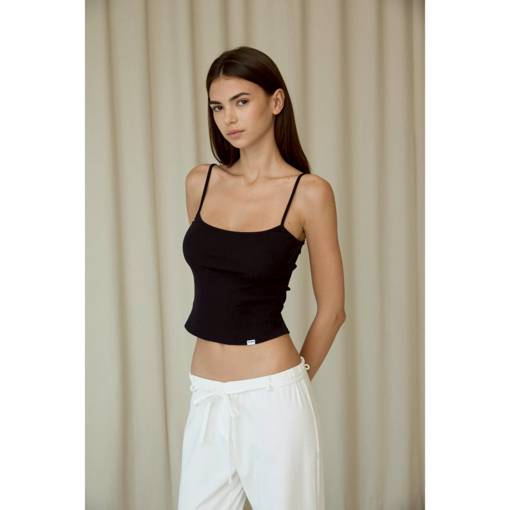 Salon Tank Top – เสื้อสายเดี่ยวทรง basic