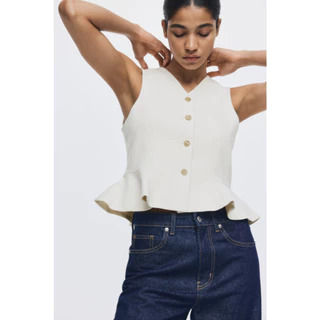 H&M(เอชแอนด์เอ็ม) เสื้อกั๊กคอวีทรงเปลมุมเอว Women V-neck peplum waistcoat 1312995_1