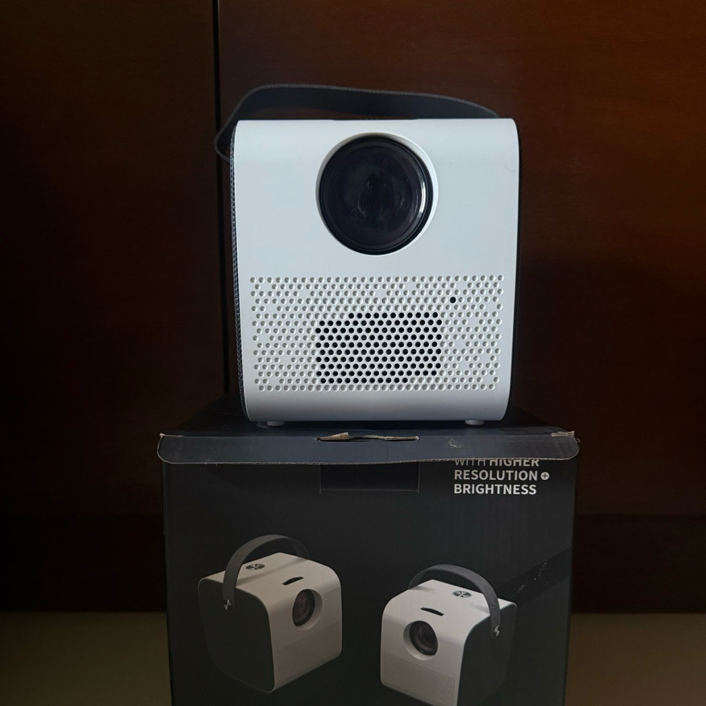 โปรเจคเตอร์ Q3 Projector สภาพดี ไม่ค่อยได้ใช้งาน