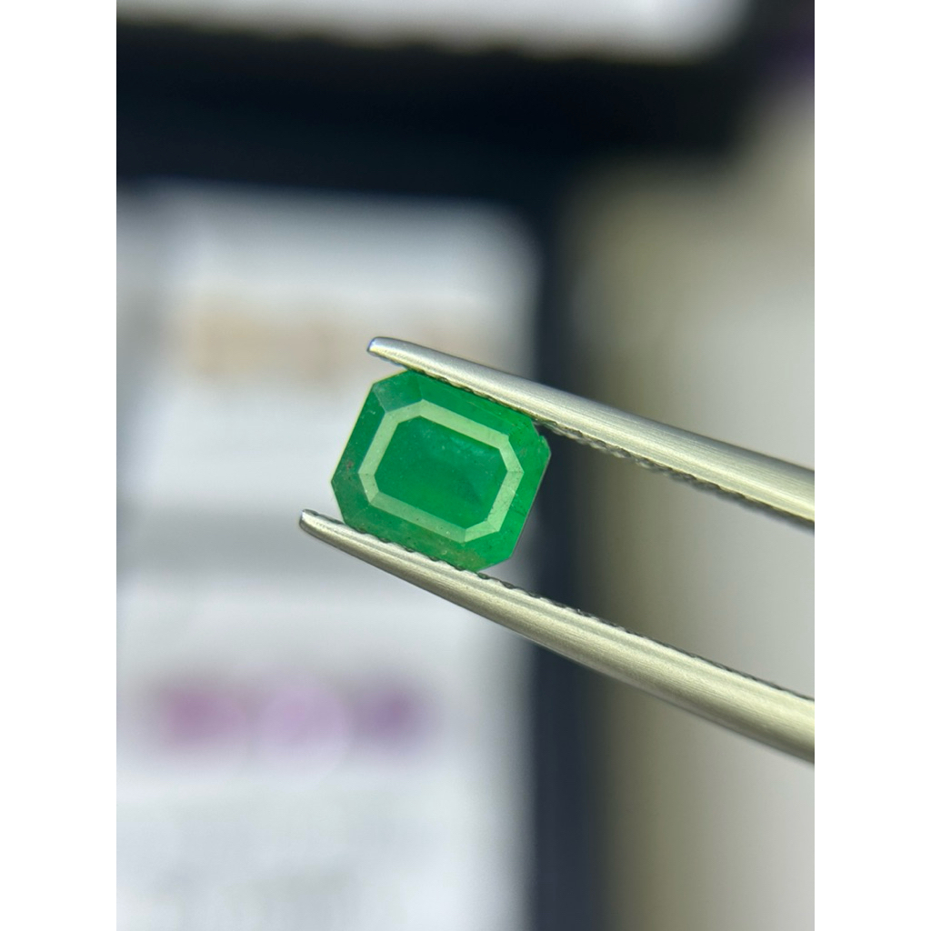 Emerald   :  zambia 1.22 ct