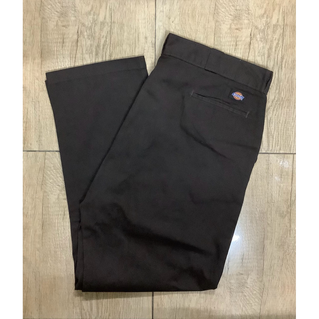 กางเกงขายาวเดิมทรงช่างมือสอง 874 สี dark brown สภาพดี ขนาดรอบเอว 42นิ้ว  ความยาวขาวัดจากเอว 43นิ้ว  