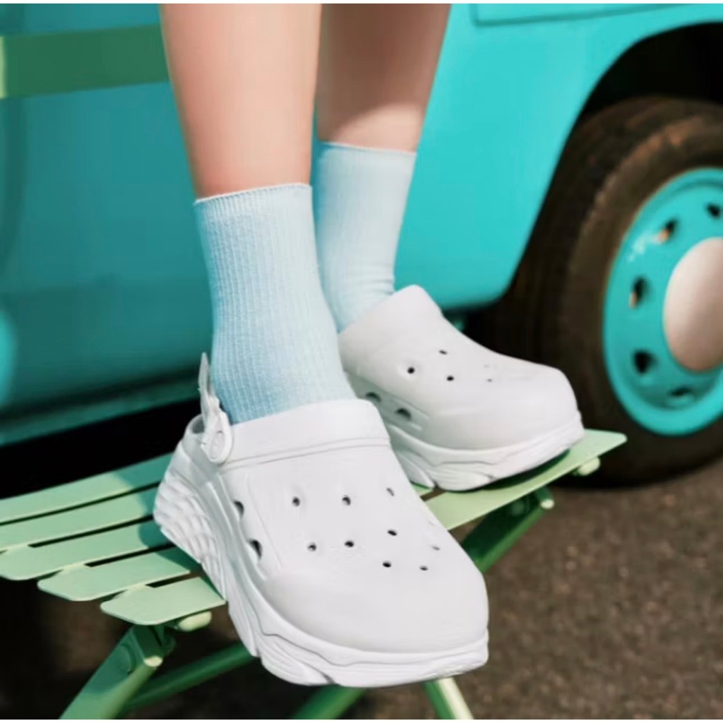 Skechers สเก็ตเชอร์ส รองเท้าผู้หญิง Women Max Cushioning Foamies Shoes - 111268-OFWT