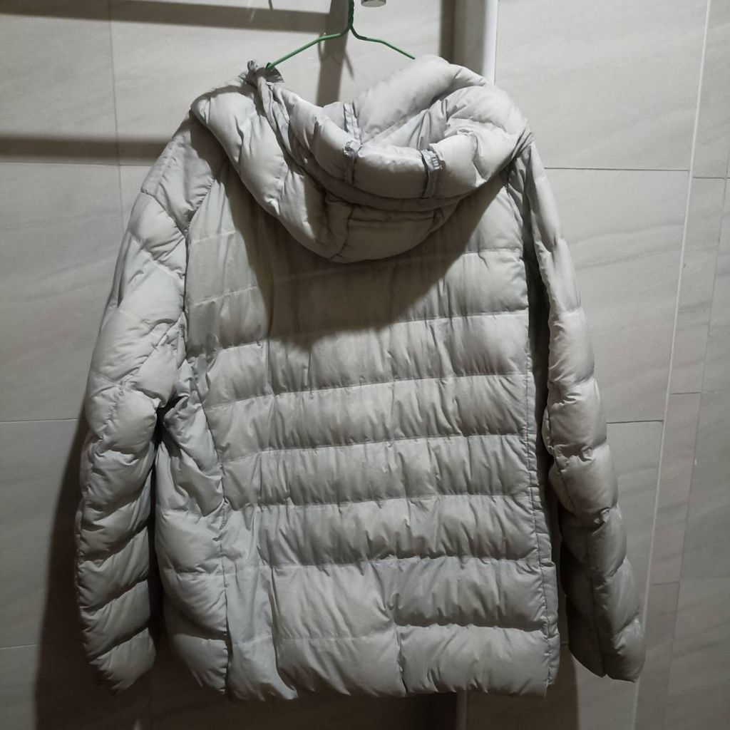 เสื้อกันหนาว ขนเป็ด uniqlo มือสอง ตำหนิเลอะ! อก 44