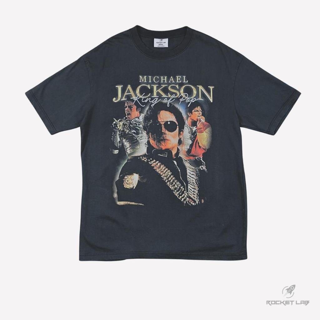 Rocket LAB เสื้อยืดสีเฟด ลายMICHAEL JACKSONผ้าคอตตอนพรีเมี่ยม USA สกรีนแบบ DTG งานละเอียดคุณภาพสูง ไม่ลอก สีคมชัด ROC084