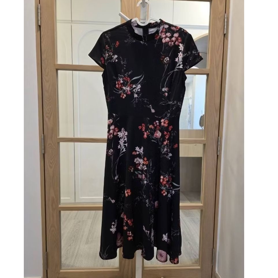 เดรสลายดอกไม้ของ Zalora