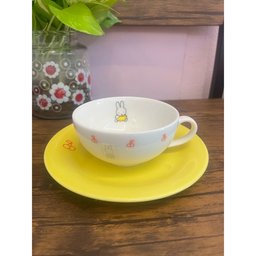 MF0601 - ชุดถ้วยกาแฟ Miffy ลาย Cherry จานรองสีเหลือง