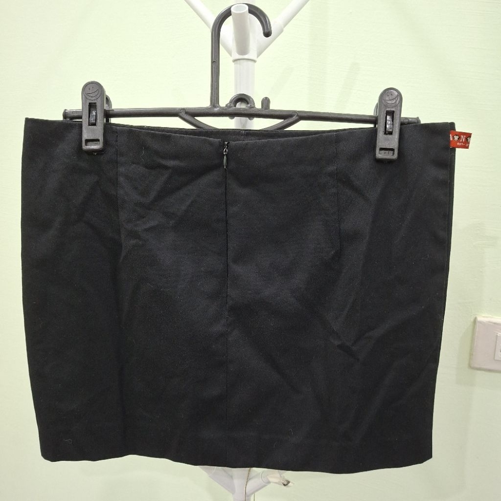 OCT 017 กระโปรงนักศึกษาผ่าหน้า อ 32×ย13 นิ้ว มือสอง ผ้าไม่ยืดนะ