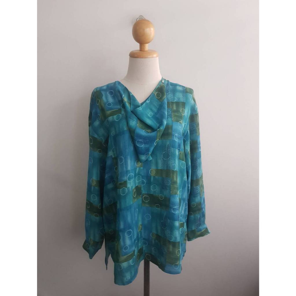 เสื้อโพลีแต่งช่วงคอ Maison De Lilana 40/27