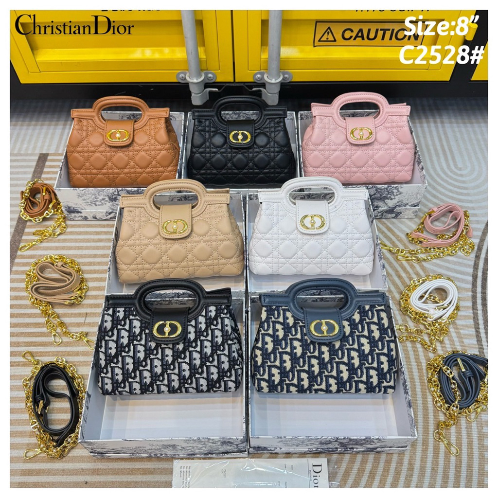 รุ่นใหม่ล่าสุด กระเป๋าถือและสะพายข้างขนาด 8 นิ้ว งานมิลเลอร์ สินค้าสวยตรงปกพร้อมอุปกรณ์ครบจ้า💯✅