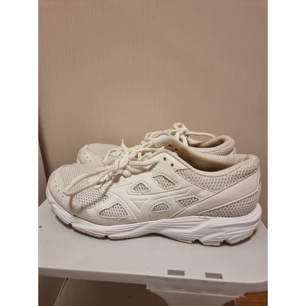 รองเท้ามือสอง Mizuno Maximizerเบอร์36.5