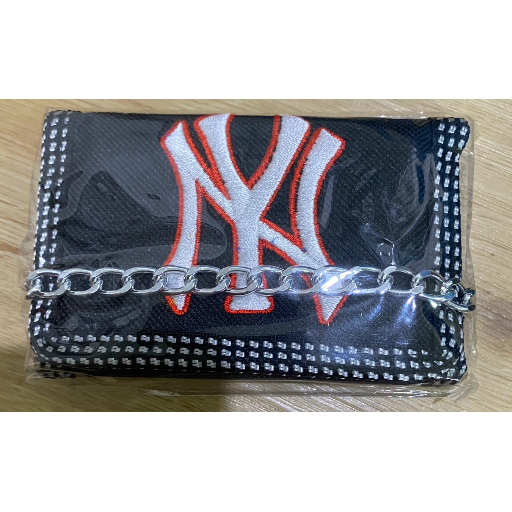 กระเป๋าสตางค์ แบบ3พับ มีโซ่คล้อง คอมีหลายแบบ ให้เลือก