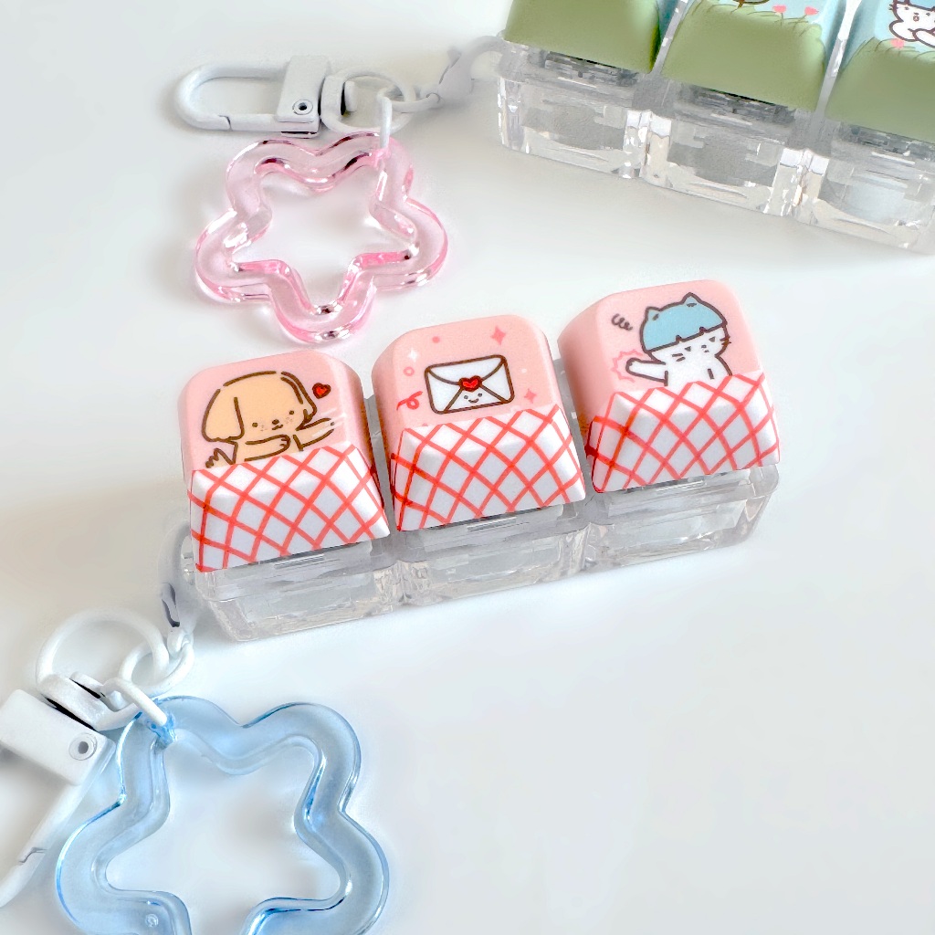 Love Letter Keycaps Keychain Fidget พวงกุญแจคีย์แคปน่ารัก ลายน้องหมาน้องแมว ลายจดหมายรัก | Jormation