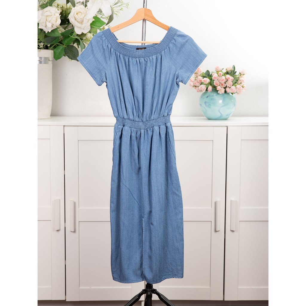 เดรสมือสอง VERO MODA เอวจั้ม มีกระเป๋าซ้ายขวา แขนสั้นน่ารัก ผ้ายีนส์แบบนิ่ม กระโปรงผ่าด้านหน้า แบบเก