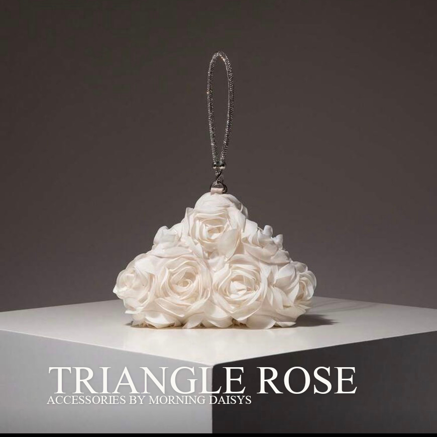 MORNING DAISYS CLUTCH BAG กระเป๋าถือ รุ่น TRIANGLE ROSE WHITE