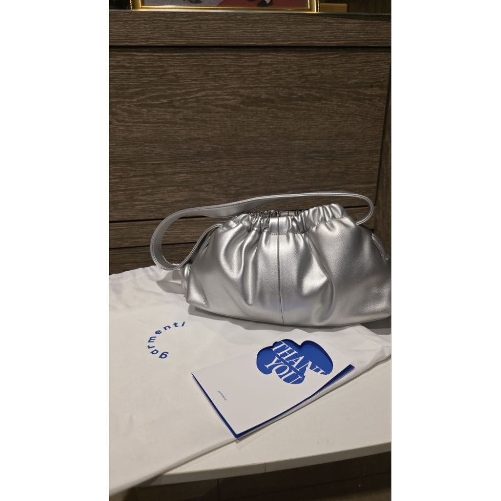 garmenti gyoza สีเงิน มือสอง